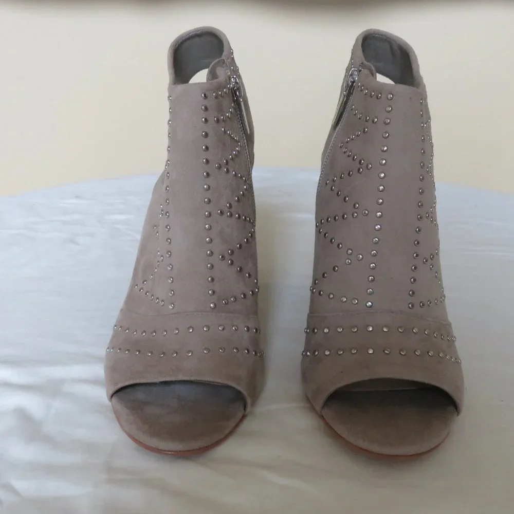 Vince Camuto Studded Suede shoes NWT 7 M